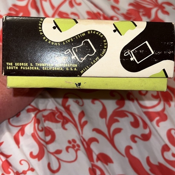 Olde Thompson Pepper Mill & Salt Shaker - Picture 6 of 9